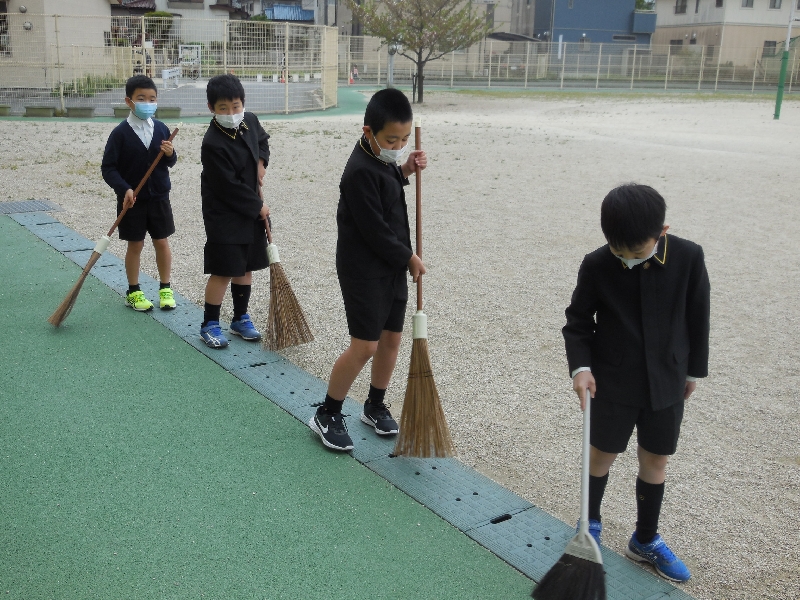 朝のボランティア活動をがんばっています